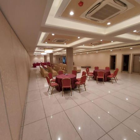 Acco Grand Hotel Lakhnau Kültér fotó