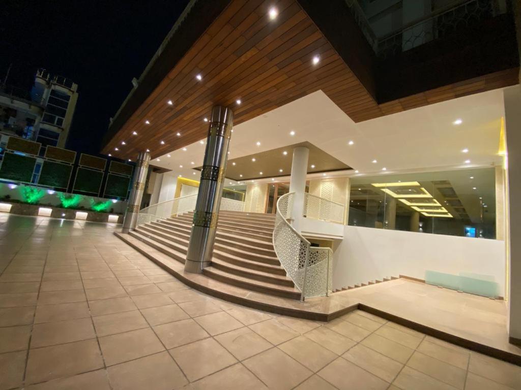 Acco Grand Hotel Lakhnau Kültér fotó