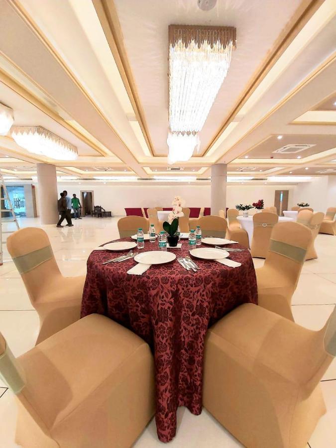 Acco Grand Hotel Lakhnau Kültér fotó