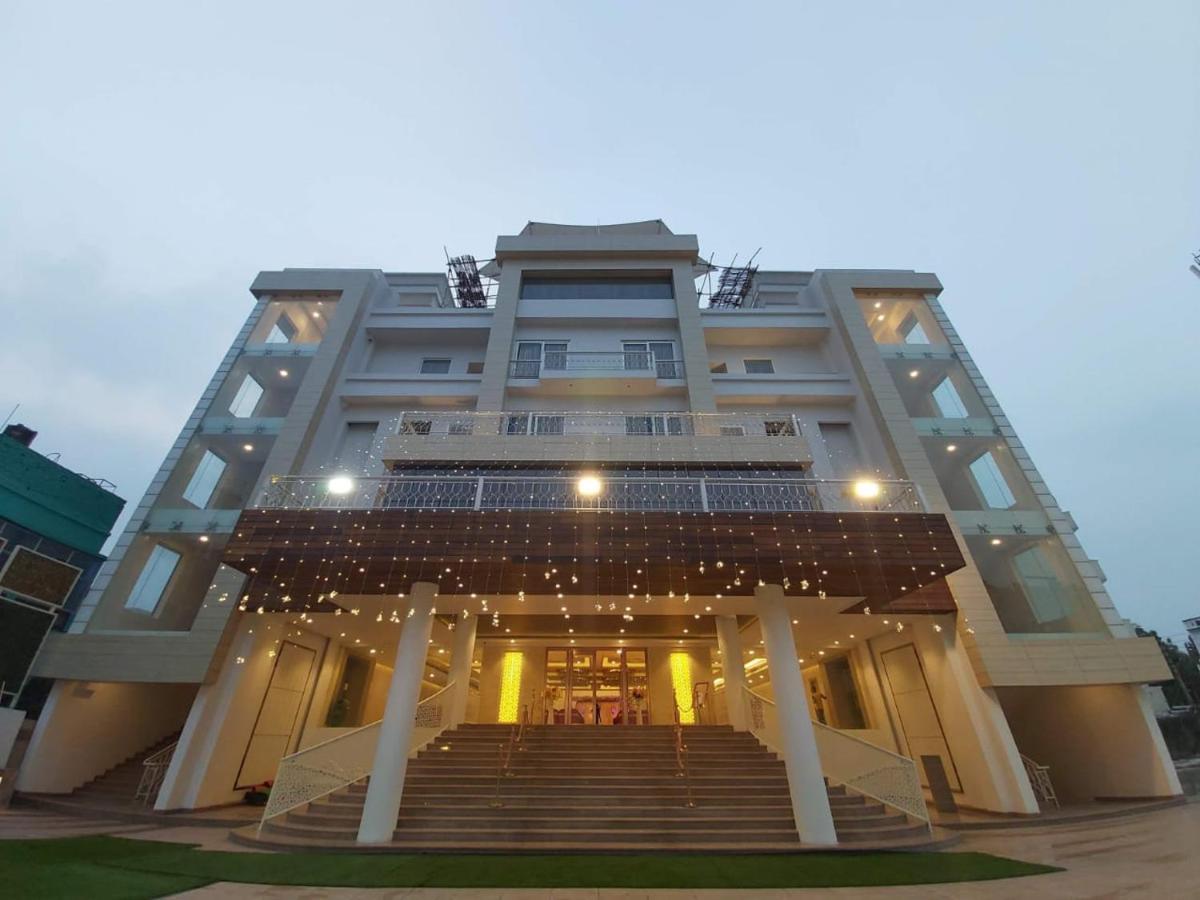 Acco Grand Hotel Lakhnau Kültér fotó